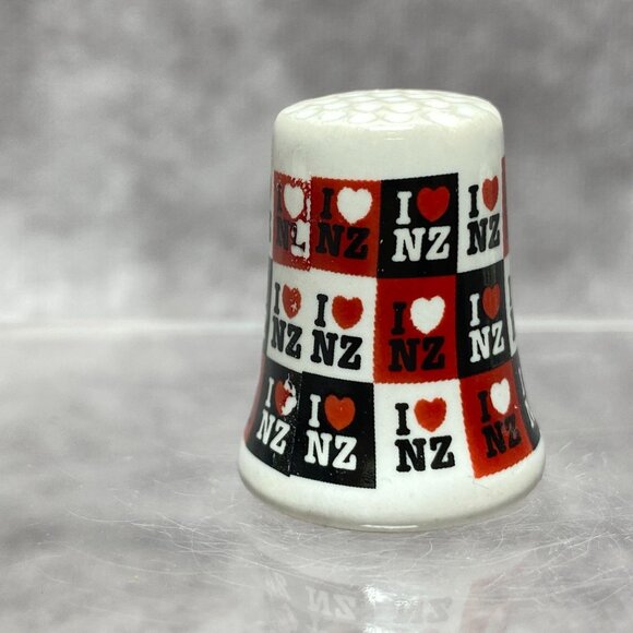 Ceramic "I Love NZ" Souvenir Thimble With Black & Red Checkered Design - Picture 8 of 10